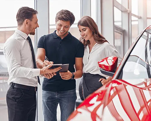 A Sherwood Ford salesperson with customers at a tablet